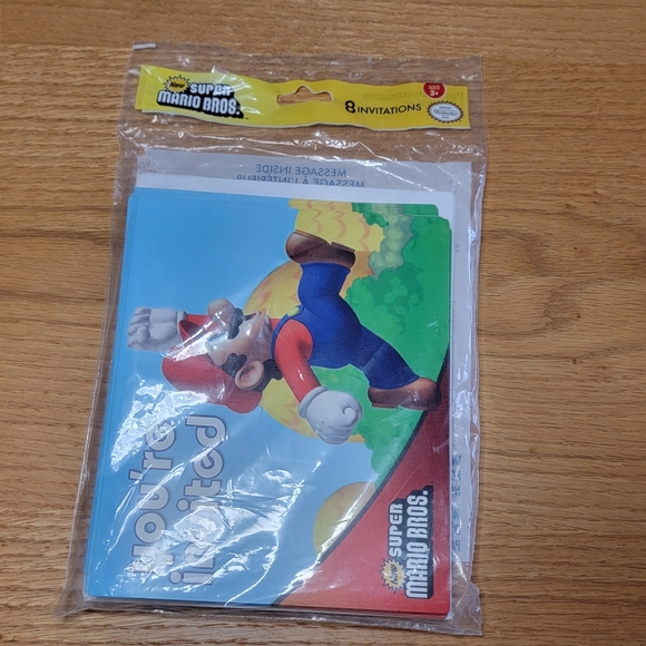 2 8 Pack of Super Mario Bros Party Invitations 2011 - Picture 2 of 4
